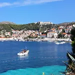 With A Parking Space Hvar - 8728 Apartamento Hvar Town